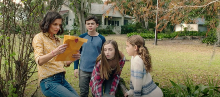 KatieHolmesFamTheSecret2020